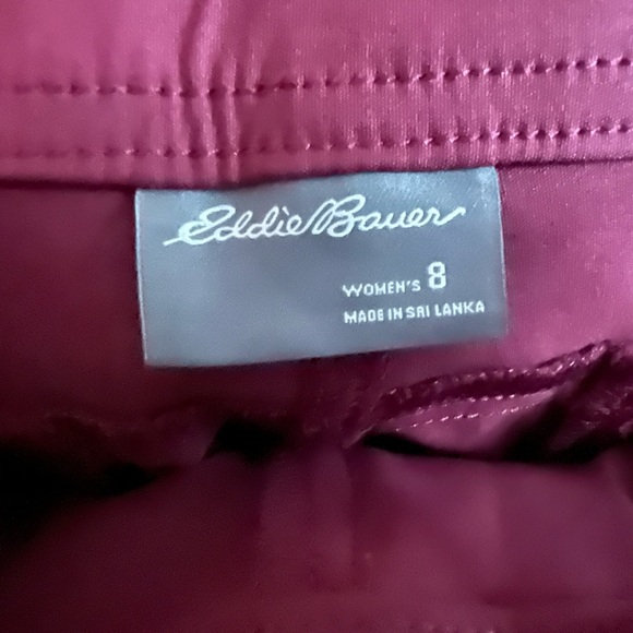 NWT Eddie Bauer Women’s Rolled Hem Lightweight Bermuda Short Size 8 Red/Burgundy - Picture 5 of 8